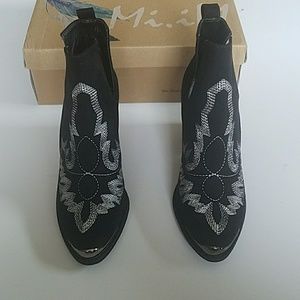 Black Western Embroidered Ankle Boots Booties